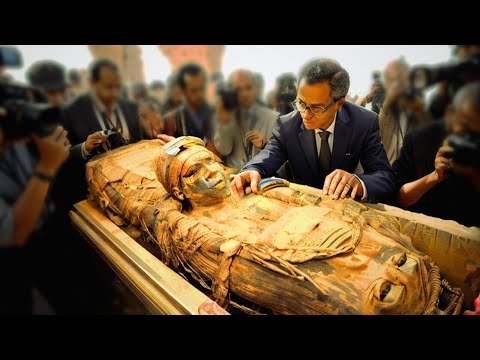 Видео: Археологи вскрыли саркофаг египетской мумии спустя 2500 лет - то, что они нашли, потрясло мир!