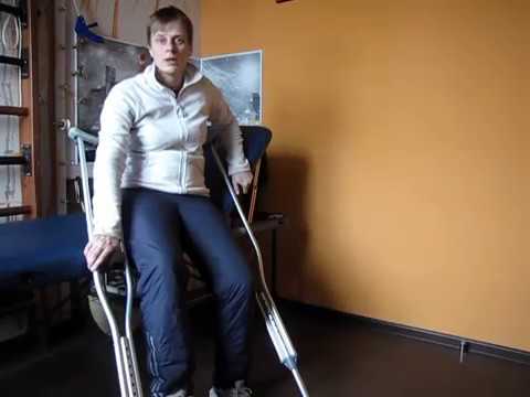 Видео: Как начать ходить на костылях. Основы / How to start walking on crutches