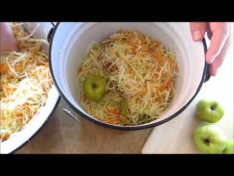 Видео: Квашеная капуста с яблоками / Семейный рецепт