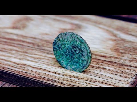 Видео: Чистка старинной медной монеты. Эффективность электролиза.