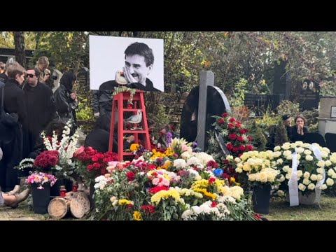Видео: На Кунцевском кладбище прошла Церемония захоронения Урны с Прахом Режиссёра Юрия Бутусова🙏21.09.25