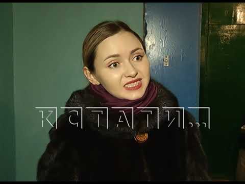 Видео: Сотрудник Росгвардии занял чужую квартиру и силой не пускает хозяев