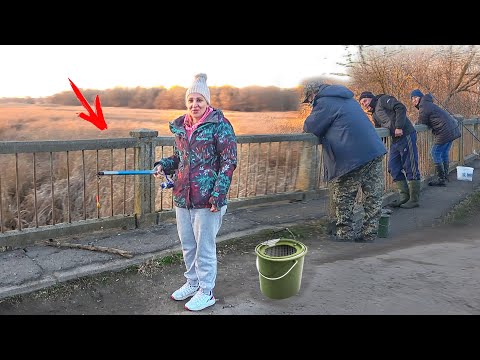 Видео: ДЕД и ВНУЧКА как в ПЕРВЫЙ ЛЁД 2024 ОКУНЕЙ ЛУПЯТ!!! РЫБАЛКА на БАЛАНСИР и ЗИМНИЕ СНАСТИ