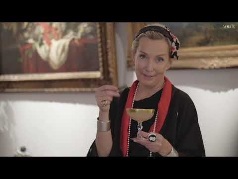 Видео: Vogue-этикет. Урок 10: приглашение на бокал (1).