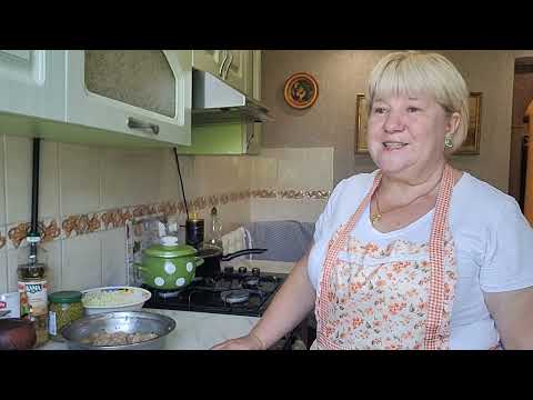 Видео: Творожное печенье гусиные лапки. Тефтели в сметанном соусе. Салат.