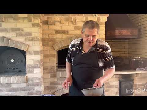 Видео: Фаршированный молочный поросенок в русской печи