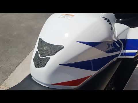 Видео: Обзор Honda CBR400R 2013 NC47-1003244