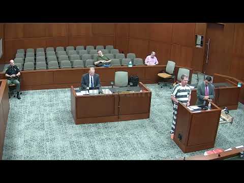 Видео: Мужчина обвиняет жену в вождении в нетрезвом виде — судья наконец отправляет его в тюрьму!