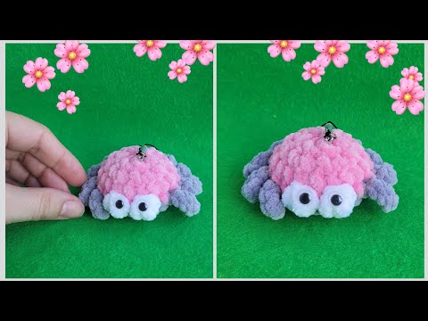 Видео: Паучок глазастик  крючком из плюшевой пряжи🌺Паучок брелок крючком🌺 crochet spider🌺Gehäkelte Spinne