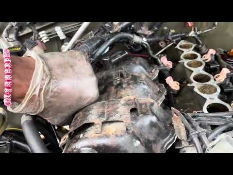 Видео: Замена прокладки клапанной крышки на Nissan Xterra (00-04)