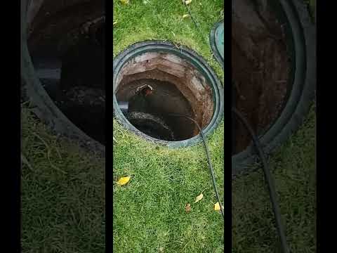 Видео: Быстрая прочистка канализации.