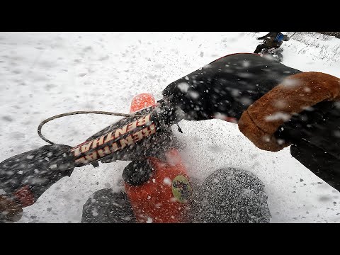 Видео: Зимой по реке на Мотоцикле! Тест шипованной моторезины