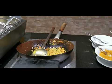 Видео: Мальдивский ужин в отеле Meeru Island Resort & Spa