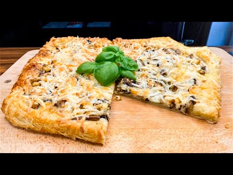 Видео: Пирог из слоёного теста с грибами и сыром. Вкусно и просто! Готовим вместе! Вот это Кухня!