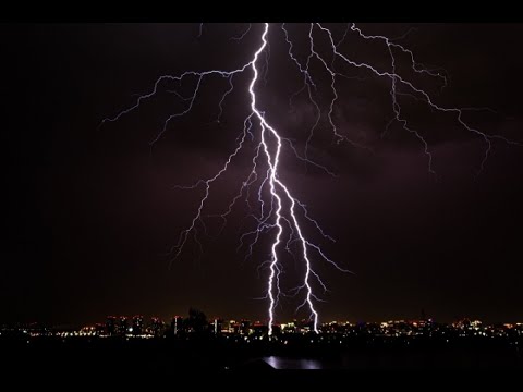 Видео: VLOG 196 Ночная мощная гроза 2025.