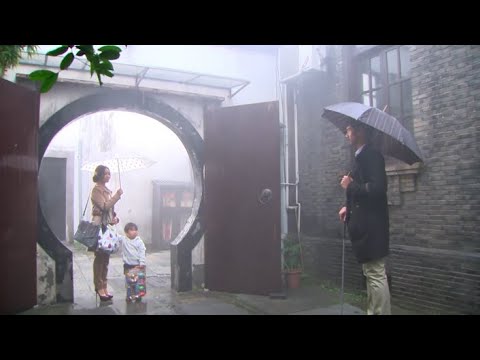 Видео: Три года спустя он снова встретил ее, но у нее есть ребенок.