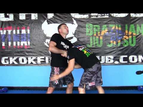 Видео: Бразильское Джиу-Джитсу (БДД) Гильотина удушающий приём . техника удушения стоя
