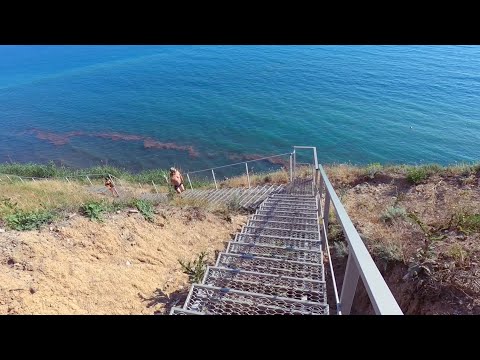 Видео: Спустились к морю. Высокий берег. Гуляем. Дошли до пляжа 40 лет Победы.
