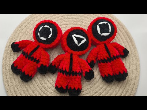 Видео: Солдат Игра в Кальмара | Squid Game Crochet Soldier | Мастер класс