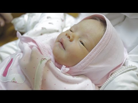 Видео: Выписка из роддома Ксения