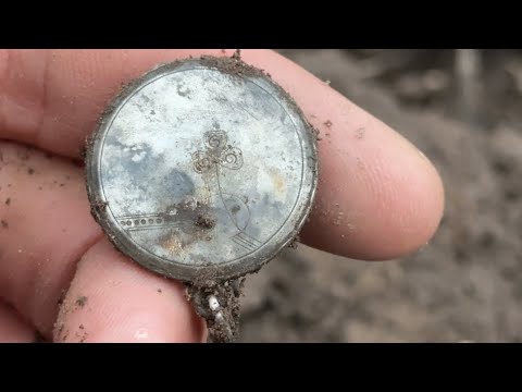 Видео: ВСКРЫЛ МЕДАЛЬОН, А В НЁМ..! METAL DETECTING