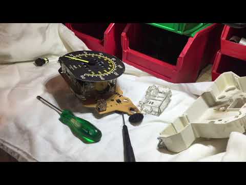 Видео: Исправление шестерёнок одометра на приборной панели Benz W126