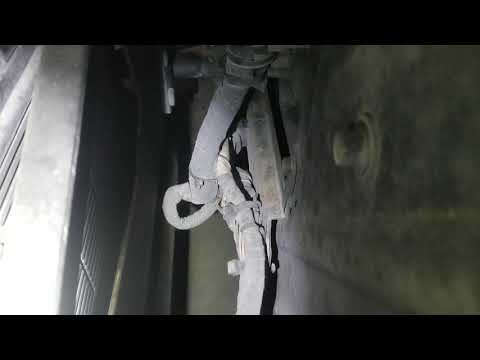 Видео: Протирание проводки насоса Volvo VNL DEF, профилактическое обслуживание, защита от снижения мощности