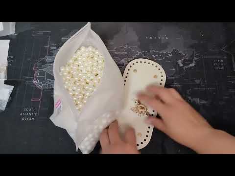 Видео: Распаковка фурнитуры и бусин для сумок и шкатулок из бусин. Кожаное дно, пчела 🐝 и шикарные бусины.