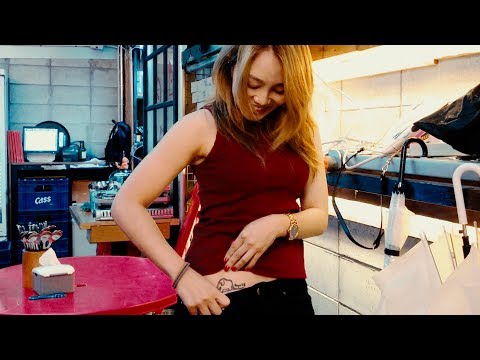 Видео: КОРЕЯНКА ПОКАЗАЛА ТАТУ. Корейский Рандом