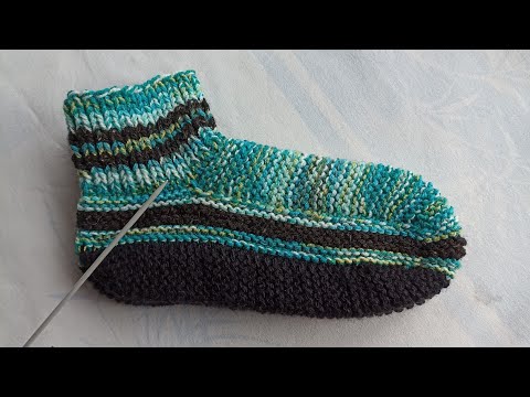 Видео: Очень простые и красивые тапочки - носочки спицами.