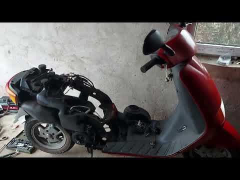 Видео: Piaggio Sfera rst и Quartz 50 скутер в ремонте