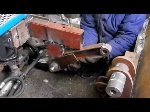 Видео: Установка лопаты на перед трактора .