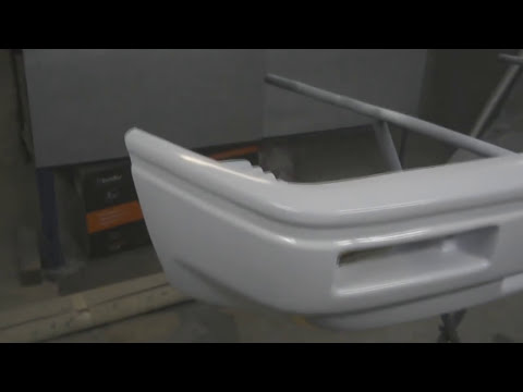 Видео: Урок № 22 " Красим бампер - Ford Frozen White UNI (7VTA) Вика металлик " ( малярное дело )