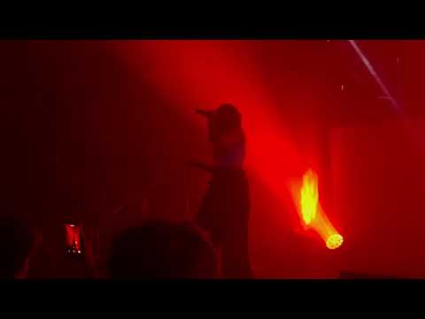 Видео: hochubently - перформанс для Casper House на "Woman In The Rap Party" 11.10.25. Москва.