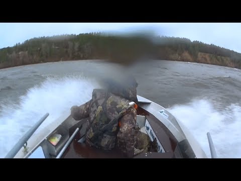 Видео: Чуть не обделались.  На маленькой лодке в ужасный шторм. На что способен Бестер 390.