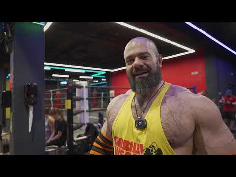 Видео: Как накачать руки/трицепс. Гриша пояснит.