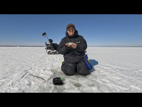 Видео: Рыбалка на горе-море! Ловим на безмотылку! (1 выпуск)