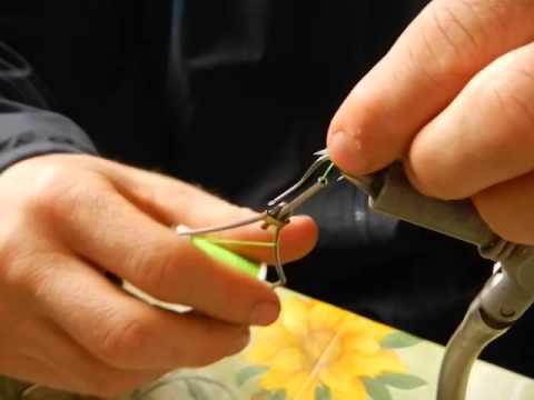 Видео: мушка на корюшку. самосвал Ювелир- рыбья кожа- плазма