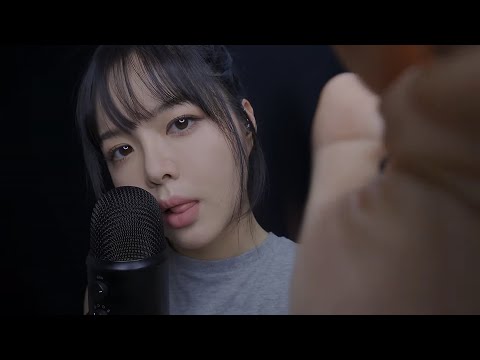 Видео: ASMR звуки рта при прикосновении к лицу (не разговаривайте)