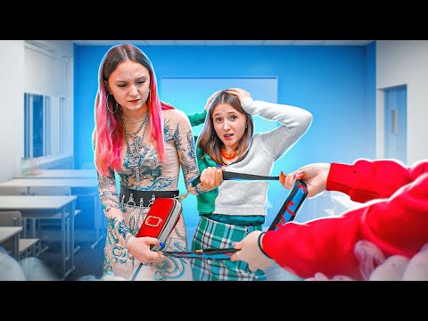 Видео: Кой донесе ЗАБРАНЕНИЯ ПРЕДМЕТ в елитното училище? Някой е УСТРОИЛ ЛЕОНА!