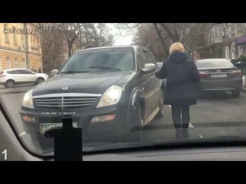 Видео: Дураки и дороги. Сборник безумных водителей #230