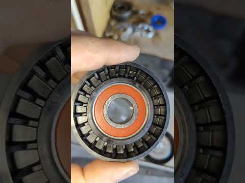 Видео: Заміна ременя генератора і роликів Chrysler 200 UF 2014-2016