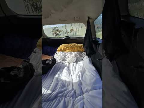 Видео: сплю в машине#машина#ночевка#постель#жизнь#сложные#история#люди#прохождение#