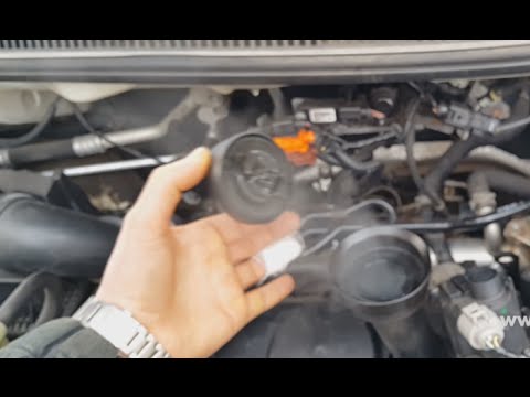 Видео: Причина утечки антифриза на Volkswagen Transporter T5 2.5d — неисправная помпа