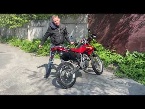 Видео: Внешнее сравнение мотоциклов Honda XR250 и Honda CRF250L