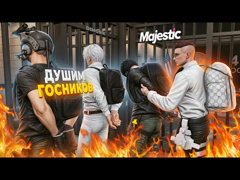 Видео: ДУШНАЯ МЕДИЙКА ПОДЛОВИЛА ГОСНИКОВ НА ОШИБКЕ в GTA 5 RP / MAJESTIC RP