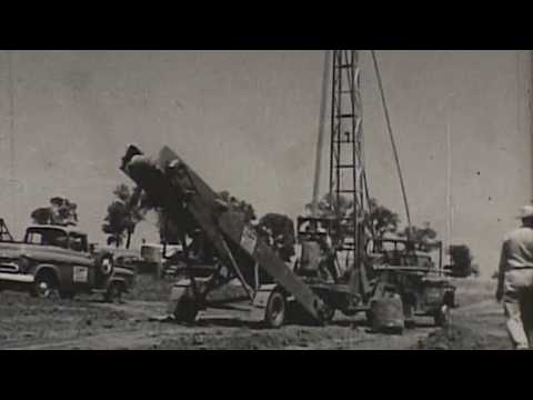 Видео: Как добывали нефть в 1950-х годах (тяжелая техника в действии)