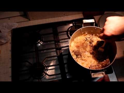 Видео: Гусь, тушеный с квашеной капустой