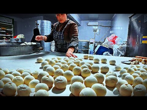 Видео: Магазин паровых булочек в пригороде Пекина: каждый день она сама выпекает 2000 паровых булочек.