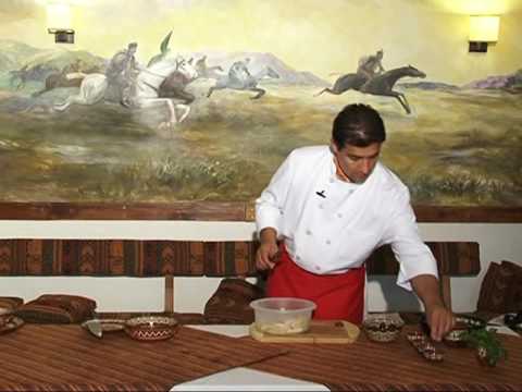 Видео: Рецептите на шеф Иванов.  Салата от паста с пиле и сирене.